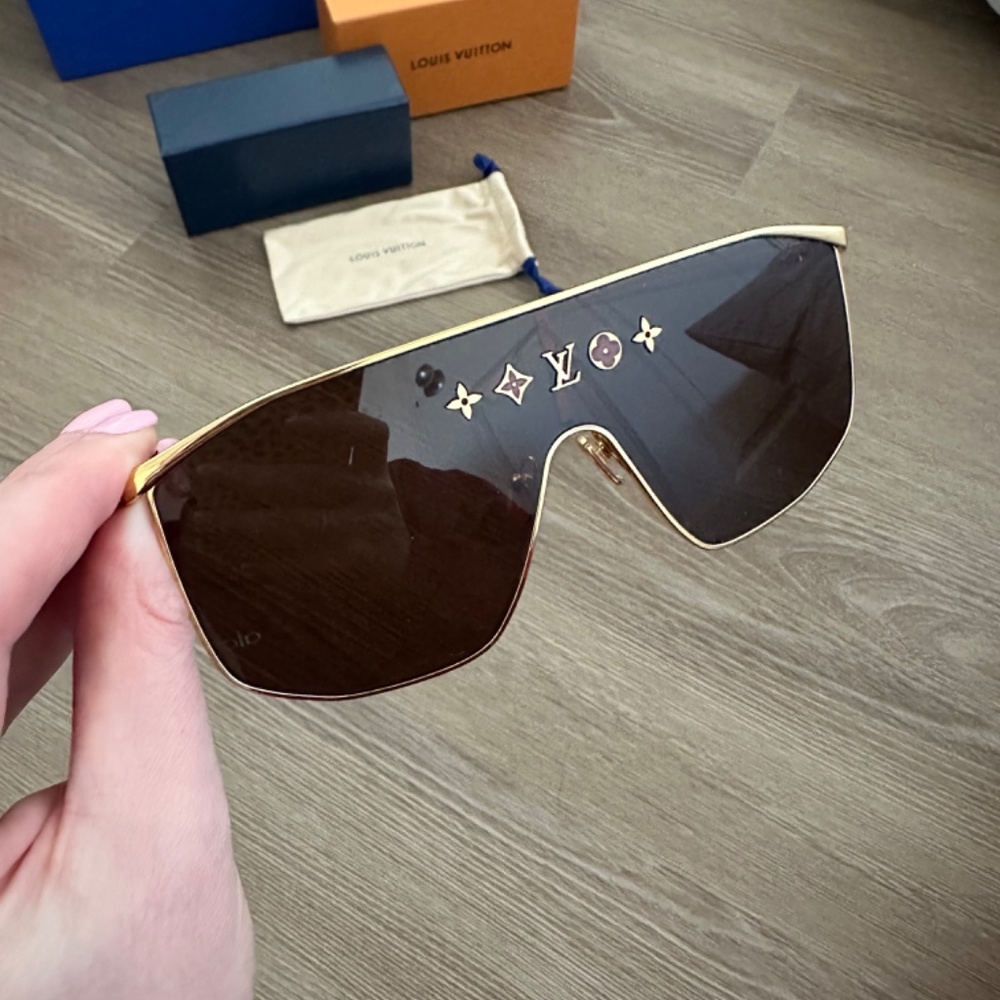 Louis Vuitton Sunglasses - Picture 2 of 4